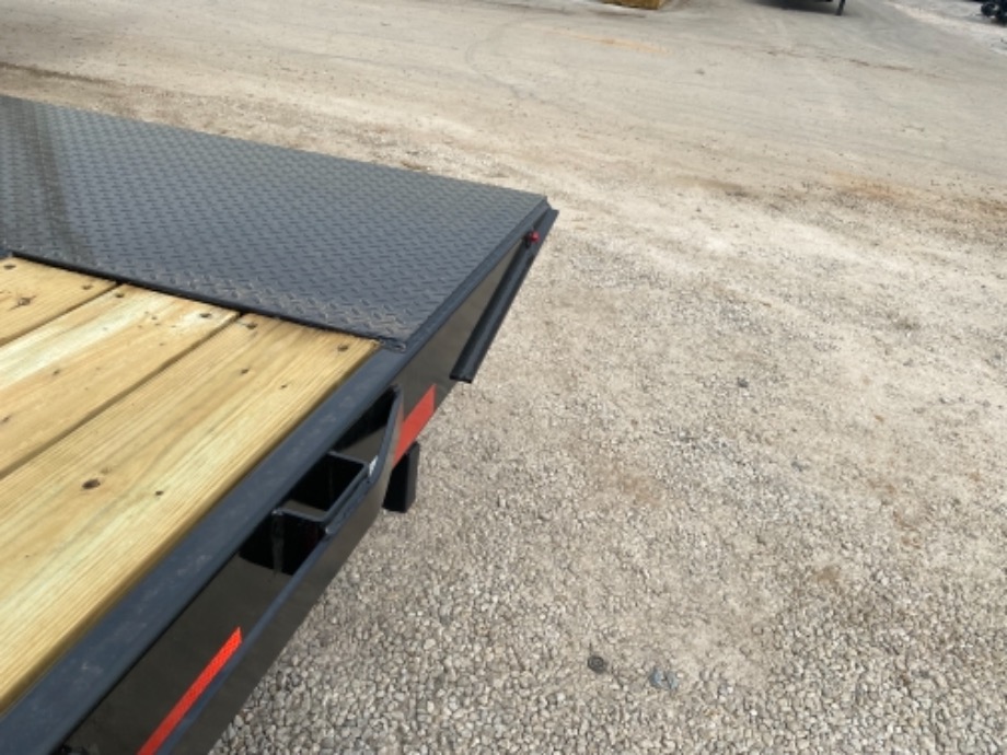 Hotshot Trailer with Hydraulic Dovetail Gatormade Trailers 